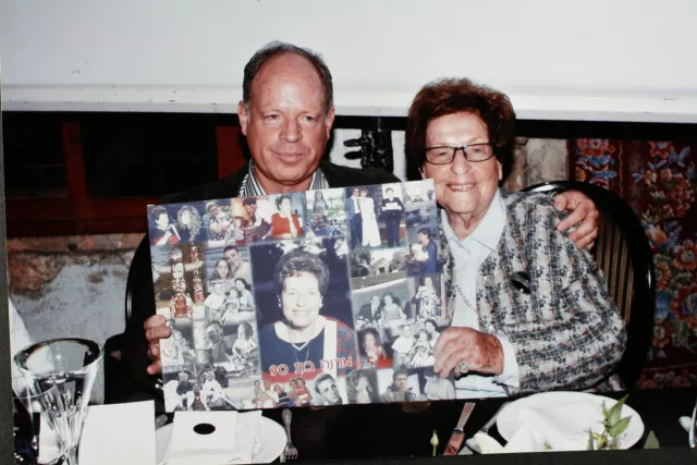 Erna Goldmann mit ihrem Sohn Rafael