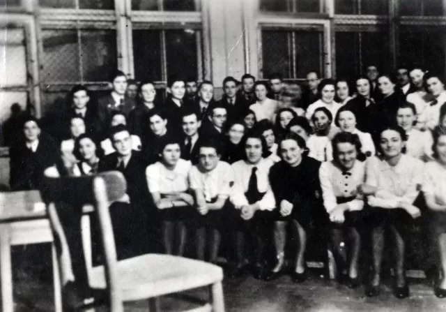 Emilia Ratz and schoolmates