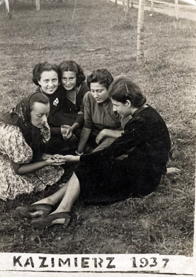 Emilia Ratz on a school trip