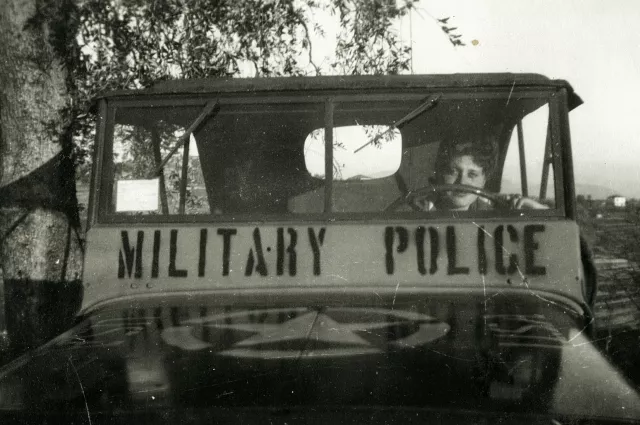 Erika Rosenkranz  im Auto ihres damaligen Verlobten in Nizza