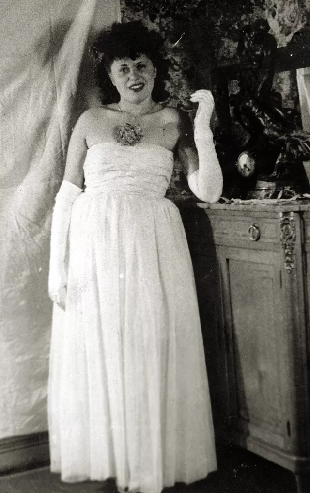 Erika Rosenkranz in ihrem ersten Ballkleid