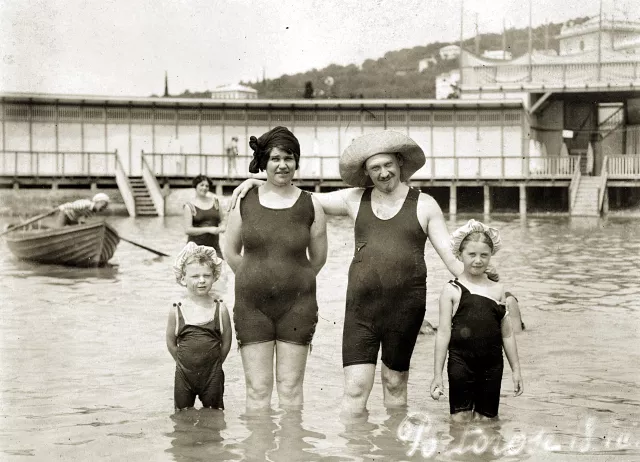 Sigmund und Clara Trebitsch mit ihren Kindern Ernst und Hedwig