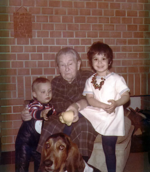 Eva und Stefan Smolka mit ihrer Ugroßmutter Regine Bendiner