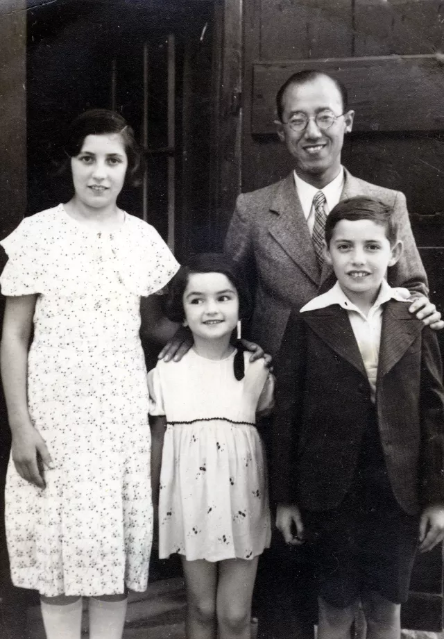 Hanny Hieger, ihr Bruder Fritz, ein japanischer Student aus Wien und Cousine Margrarete in Zurndorf Hanny Hieger, ihr Bruder Fritz, ein japanischer Student aus Wien und Cousine Margrarete in Zurndorf