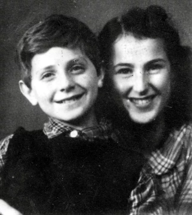 Hans Reiss mit der Tochter der Rabbinerfamilie in Oslo