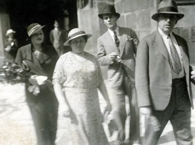 Jindrich Lions Eltern Arthur und Elisa Lion als Trauzeugen mit Freunden in Prag