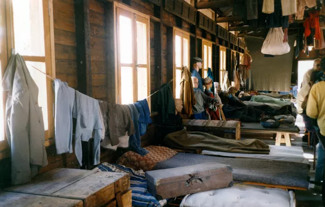 Das Internierungslager der Engländer nahe Haifa für unerwünschte Flüchtlinge während des Holocaust, die trotzdem Palästina erreicht hatten