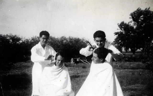 Max Uri frisiert Klassenkameraden in Israel