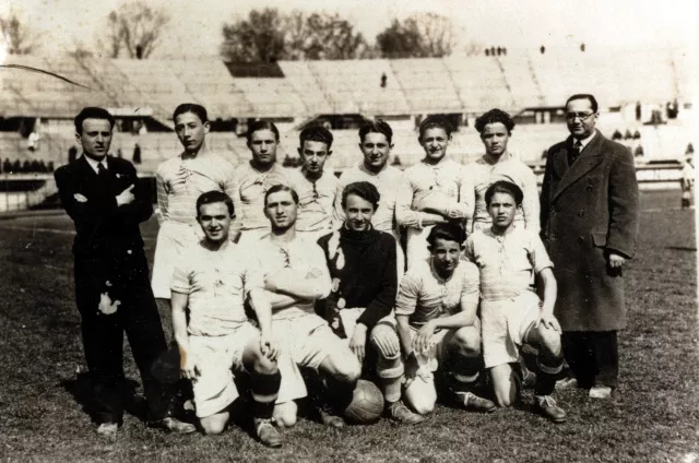 Oskar Rosenstrauch als Mitglied der Wiener Hakoah Fußballmannschaft