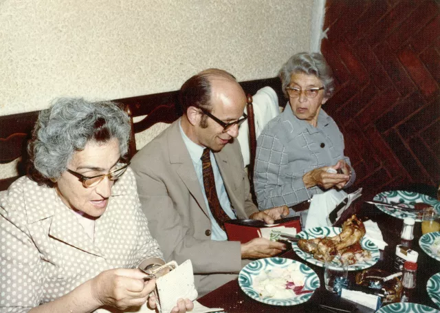 Paul Rona mit seinen Cousinen Käthe Himmler und Lenke, geborene Kalmar