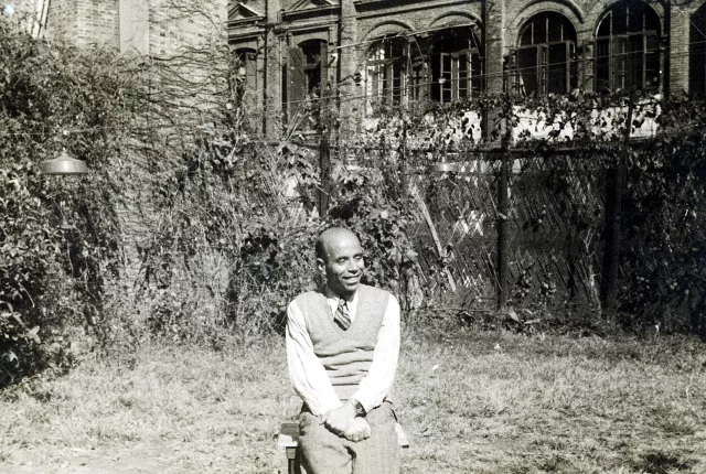 Theo Ross [geb. Rosenzweig], in Shanghai