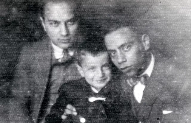 Paul Rona, Theo Rosenzweig, später Rosss, mit einem Freund