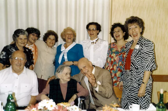 Sofie Kolm feiert ihren 100. Geburtstag mit ihrer Familie Sofie Kolm feiert ihren 100. Geburtstag mit ihrer Familie