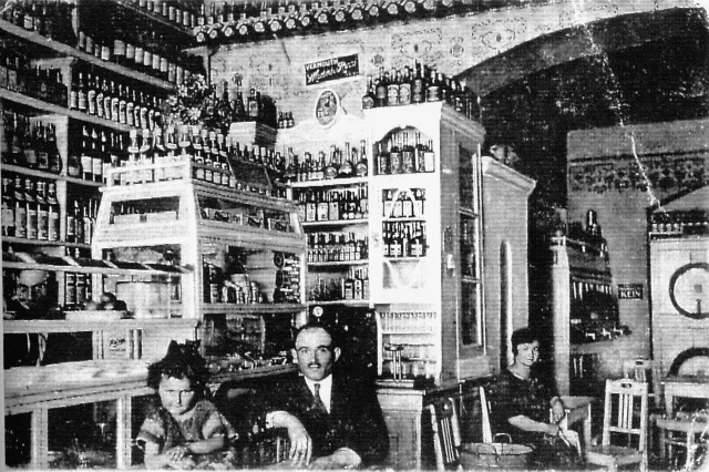 Isak Schieber in seiner 'Bodega'