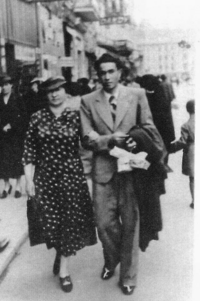 Buby Schieber und seine Mutter Sarah Schieber in Bukarest Buby Schieber und seine Mutter Sarah Schieber in Bukarest