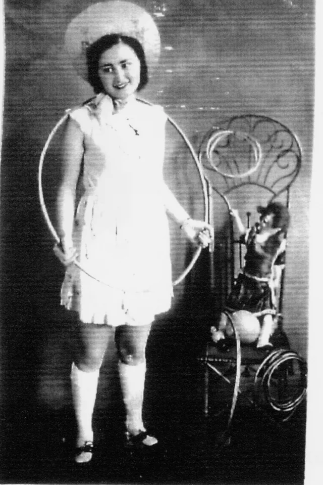 Bella Merdler auf einem Purim Ball der WIZO Bella Merdler auf einem Purim Ball der WIZO