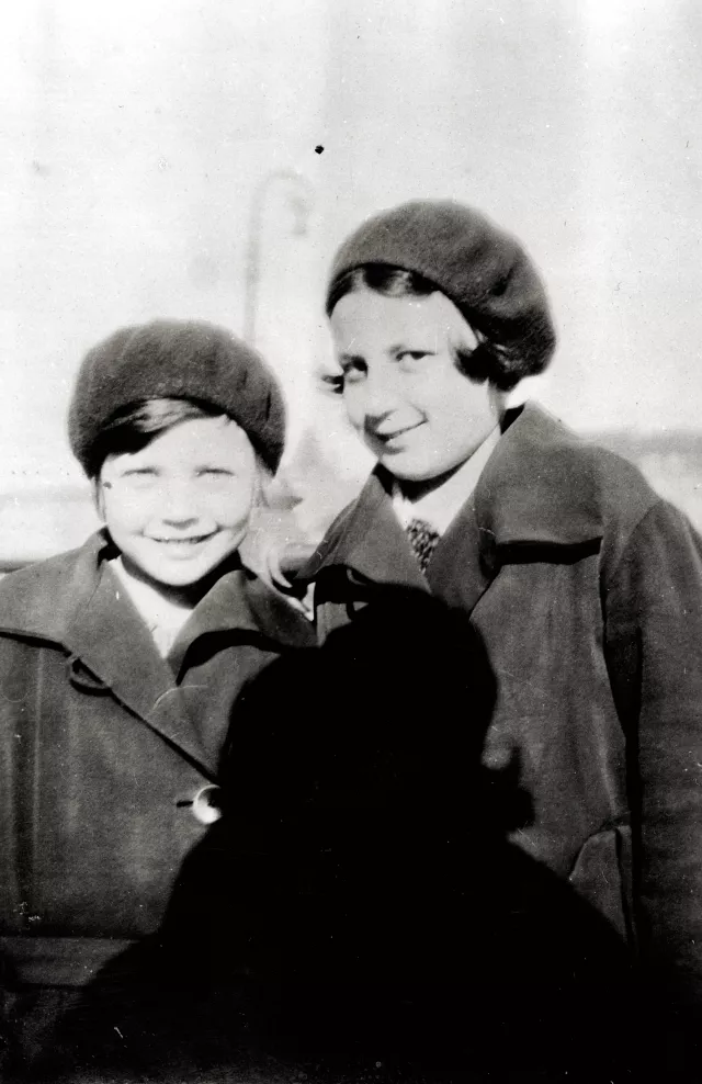 Blanka Horowitz, geb. Wachtel und Else Stock, geb. Wachtel, in Wien