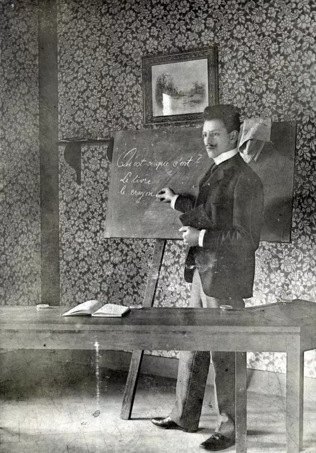 Timothy Smolkas Grossvater Albert Smolka als Lehrer an der Sprachschule Timothy Smolkas Grossvater Albert Smolka als Lehrer an der Sprachschule