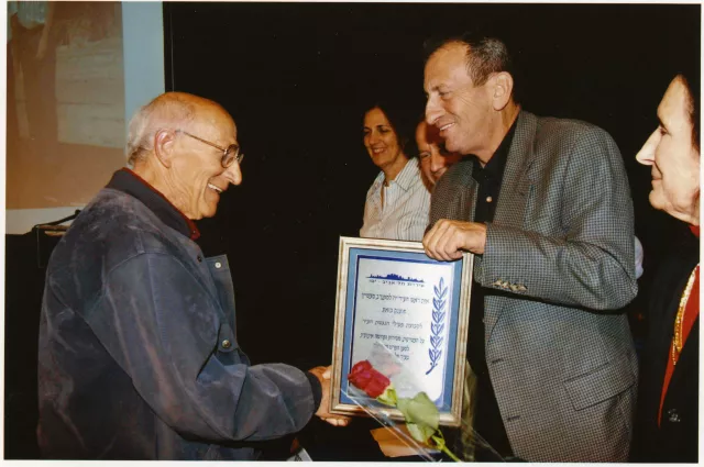 Hillel Kempler erhält eine Auszeichnung