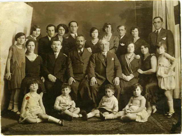 Die Kempler-Familie mit Freunden