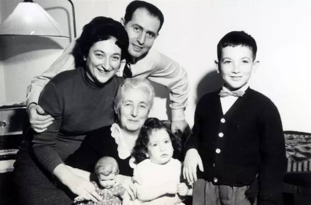 Familie Muzicant mit Rachelle Muzicants Mutter Chana Lanis