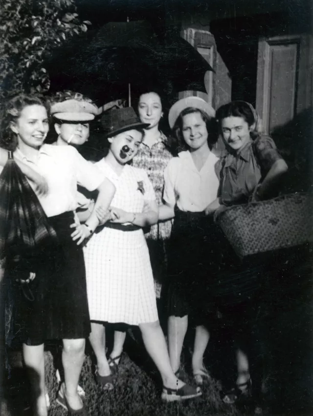 Rachelle Muzicant mit ihren Freunden