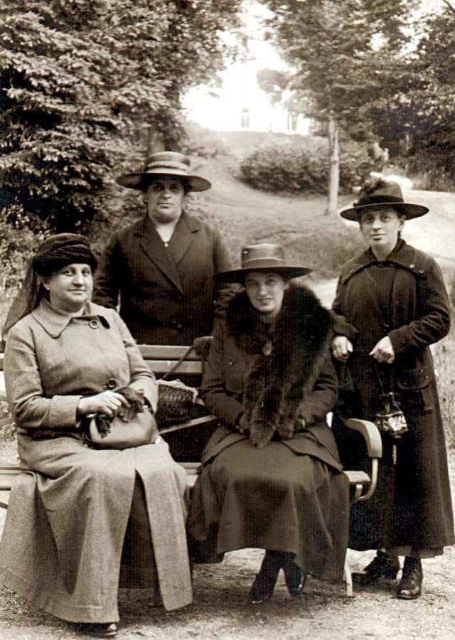 Kati Andai's maternal grandmother Berta Brichta and aunt Bella in Marienbad Kati Andai's maternal grandmother Berta Brichta and aunt Bella in Marienbad