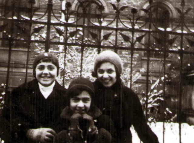 Kati Erdos with two classmates in front of the Jewish gymnasium Kati Erdos with two classmates in front of the Jewish gymnasium
