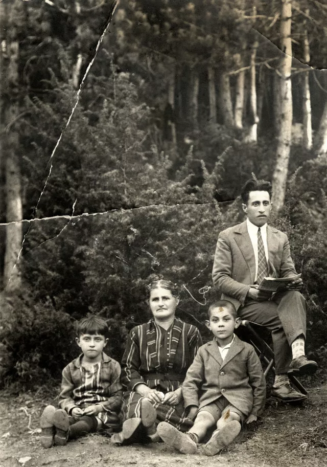 Rebeca Assa's family on vacation