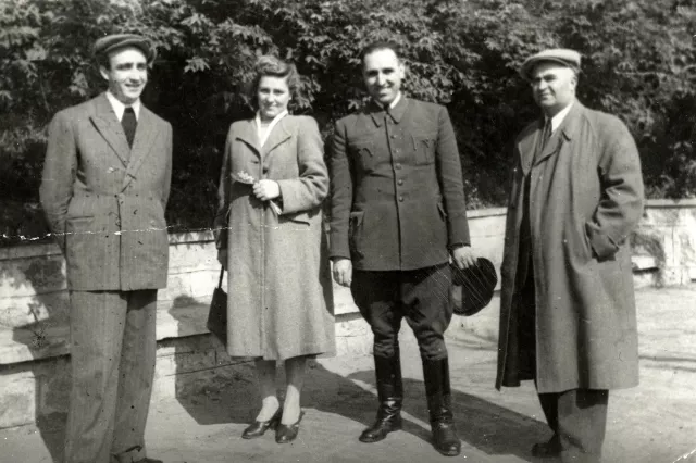 Moritz Assa with party members