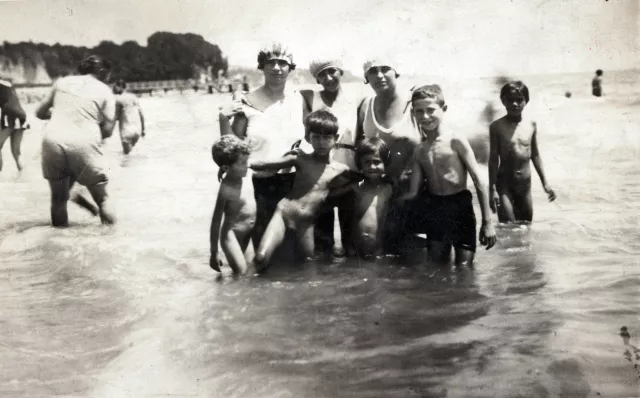 David Elazarov and his sister Dora Vakarelova at the Black Sea David Elazarov and his sister Dora Vakarelova at the Black Sea