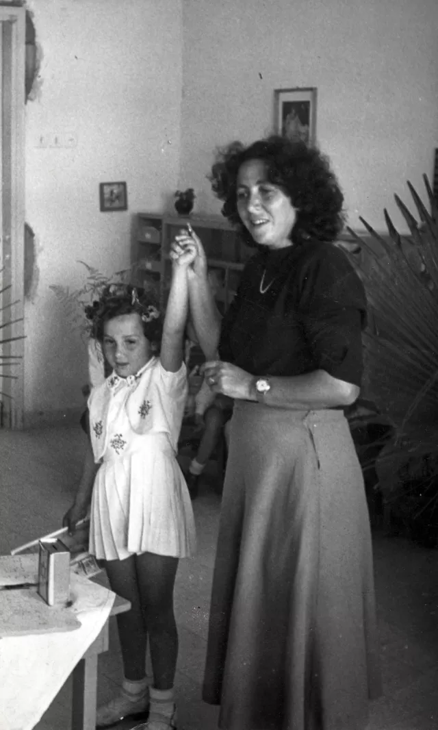 Rozalia Navon and a pupil