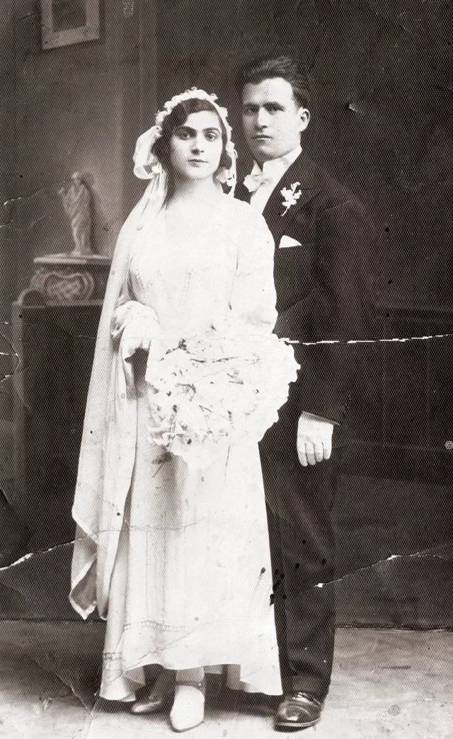 Victoria and Mois Arenos