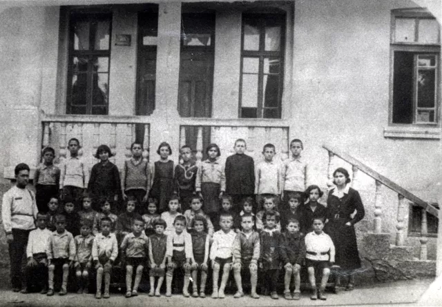 Gracia Albuhaire with schoolmates