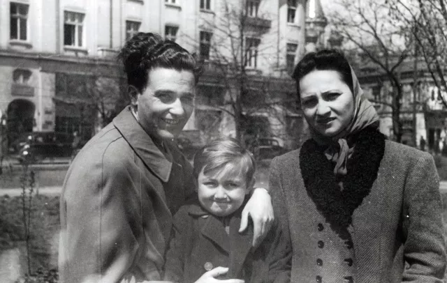 Haim Molhov's family