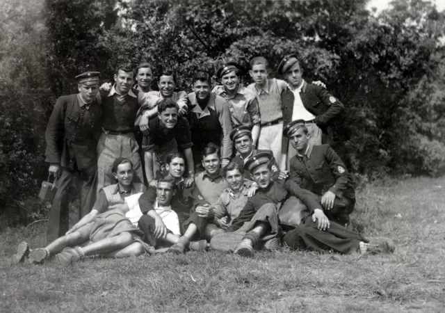 Shemaya Geron with his classmates