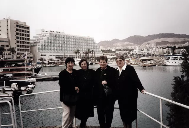 Lea Beraha with her sister Eliza Eshkenazi and friends