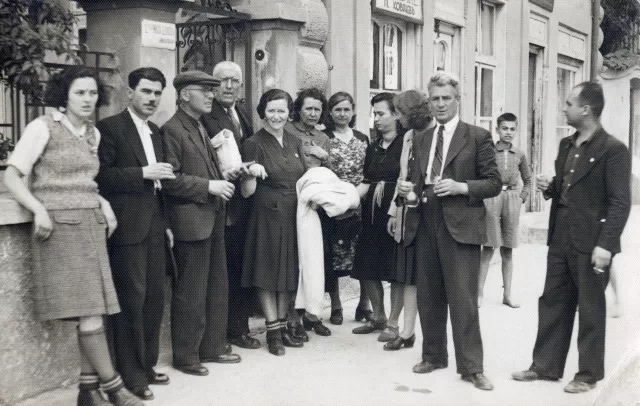 Luna Davidova with family and friends on their internment day Luna Davidova with family and friends on their internment day