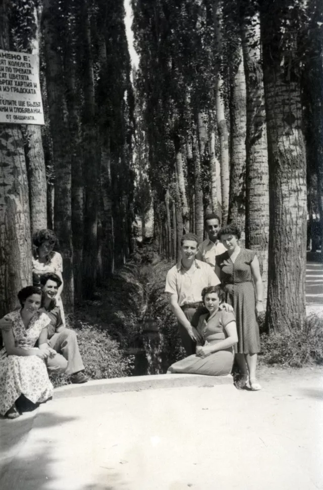 Luna Davidova with friends Luna Davidova with friends