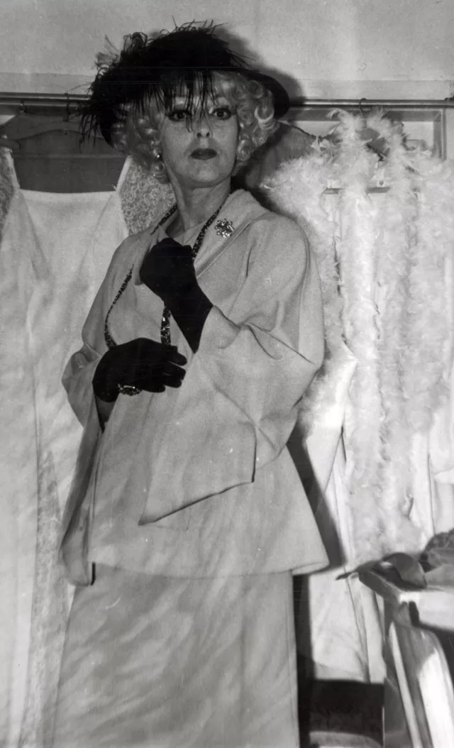 Luna Davidova starring in Jean Cocteau's play 'Do Not Wake Up the Lady' Luna Davidova starring in Jean Cocteau's play 'Do Not Wake Up the Lady'