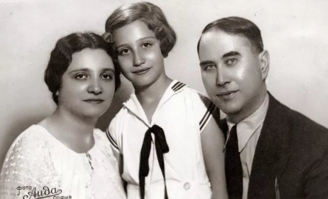 Linka Isaeva with her parents