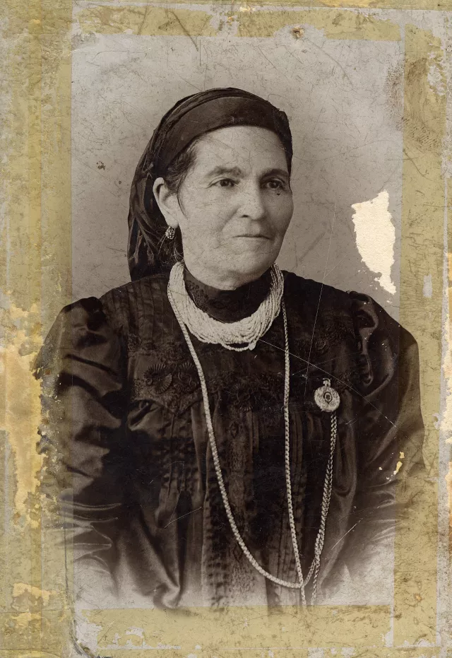 Leon Lazarov's great-grandmother