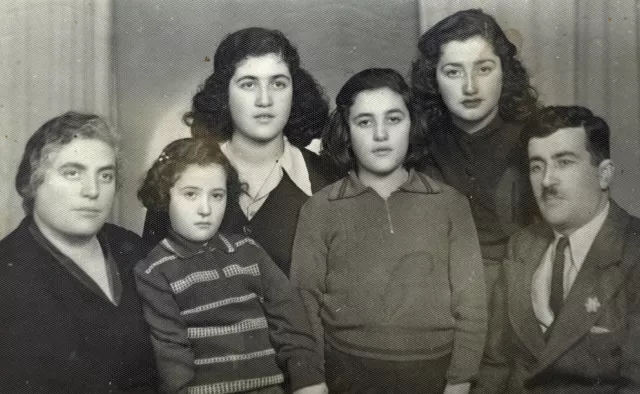 The family of Rufel Yuda Komforti