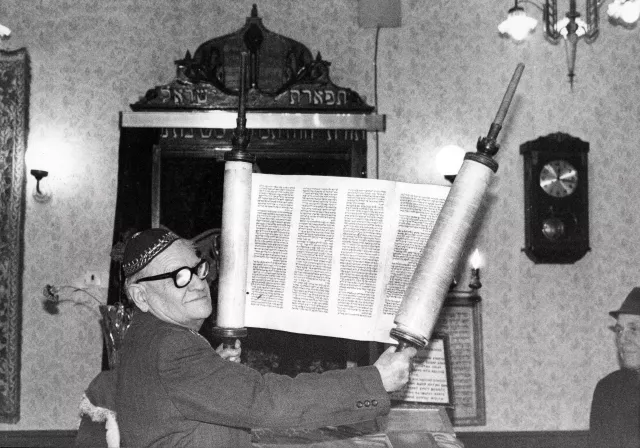 Salvator Israel in the synagogue in Sofia