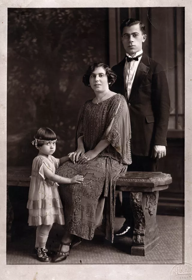 Mimi-Matilda Petkova's uncle Ralf, his wife Sali and their daughter