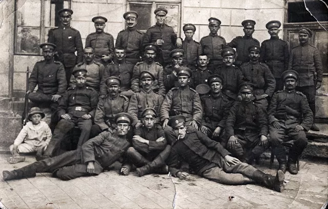 Buko Pizanti's fellow soldiers