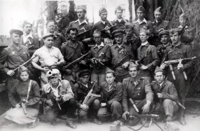 Mimi-Matilda Petkova and fellow soldiers before leaving for the front