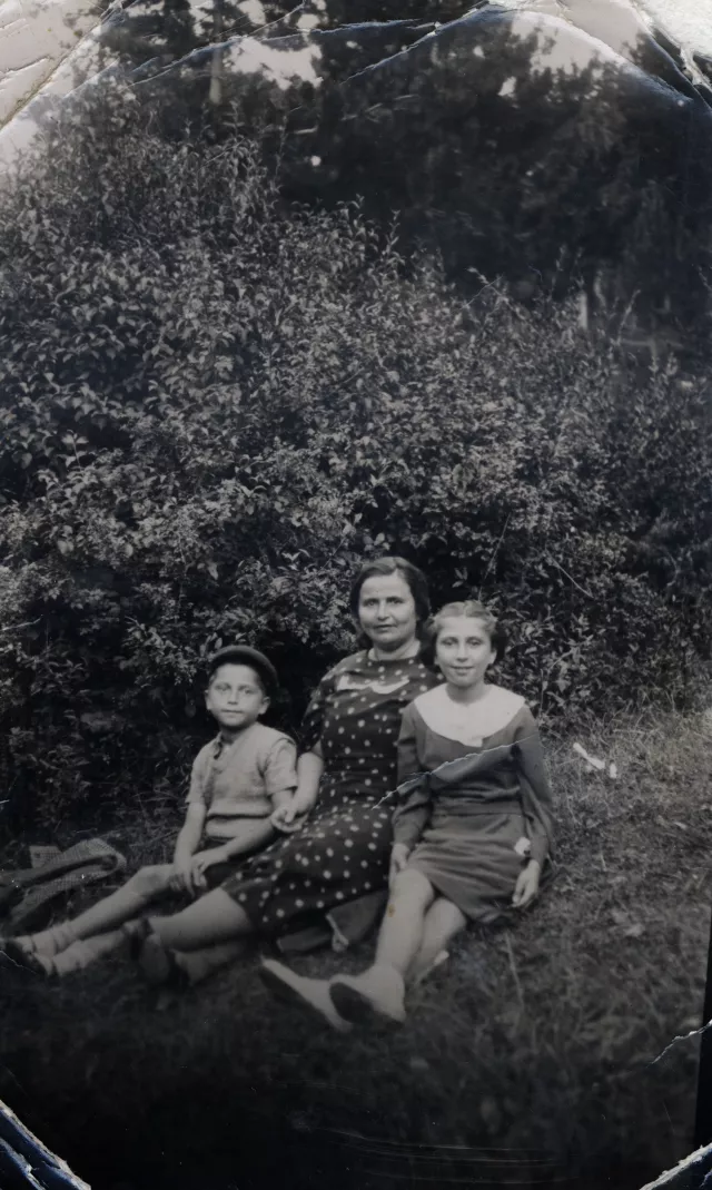 Ester, Sofi and  Shimon Danon in Chepino