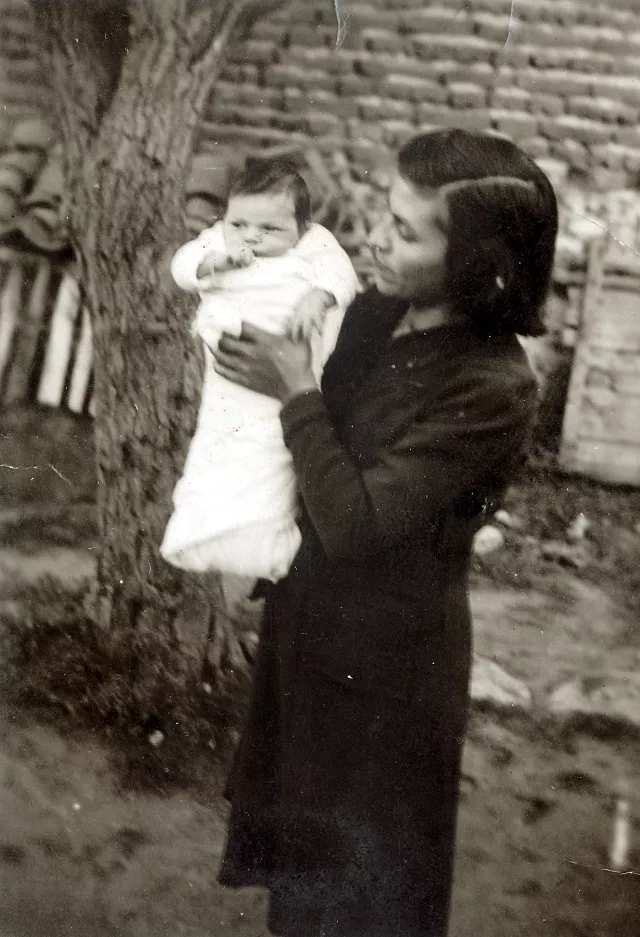 Tinka Deccalo and her daugther Vicky