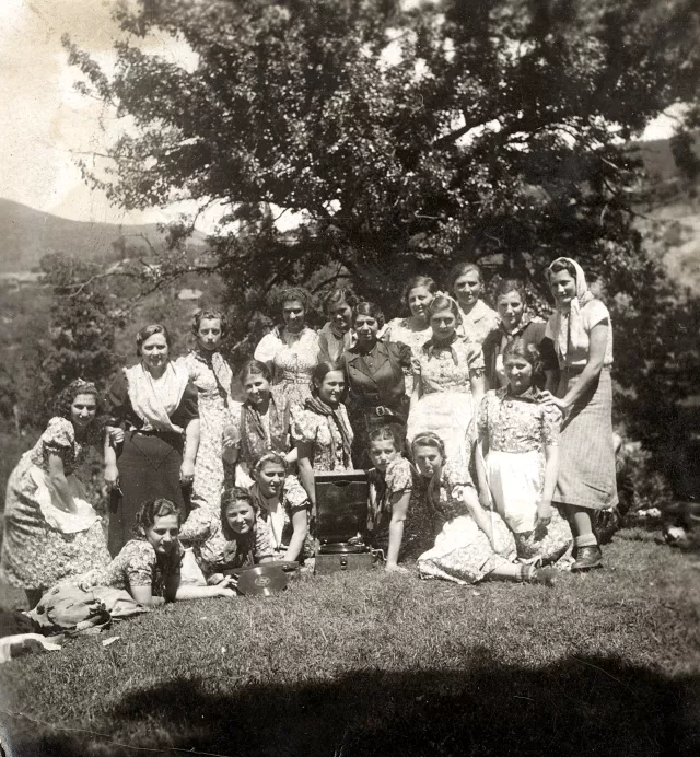 Sofi Uziel and her class